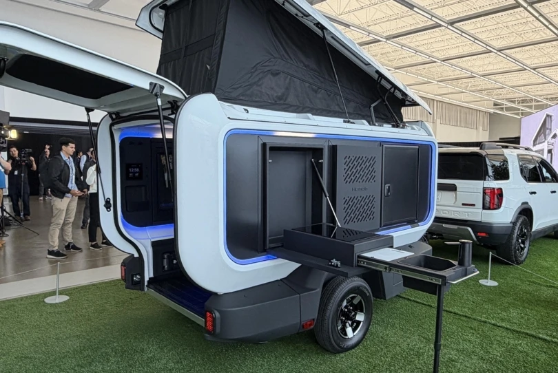 Honda Base Station: A Modular Lightweight Camper for EVs