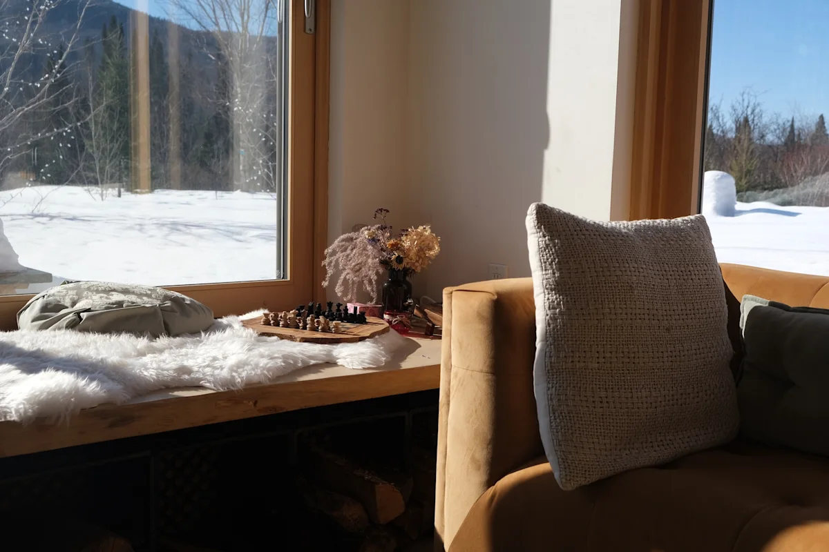 Two people playing a board game inside a cabin at Farouche eco-resort.